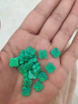 (4 шт./лот) Бесплатная Доставка 10 мм зеленый синтетический Опал Цветок опал кулон лаборатория создала опал камень боковое отверстие для модного ожерелья