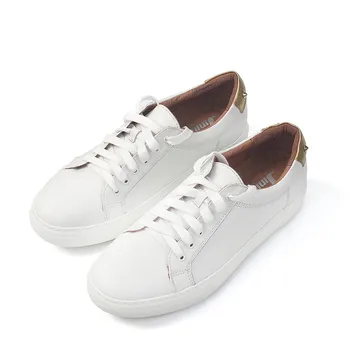 Весенне-летние новые маленькие белые туфли на плоской подошве со шнуровкой и заклепками, универсальные повседневные мужские туфли из воловьей кожи большого размера